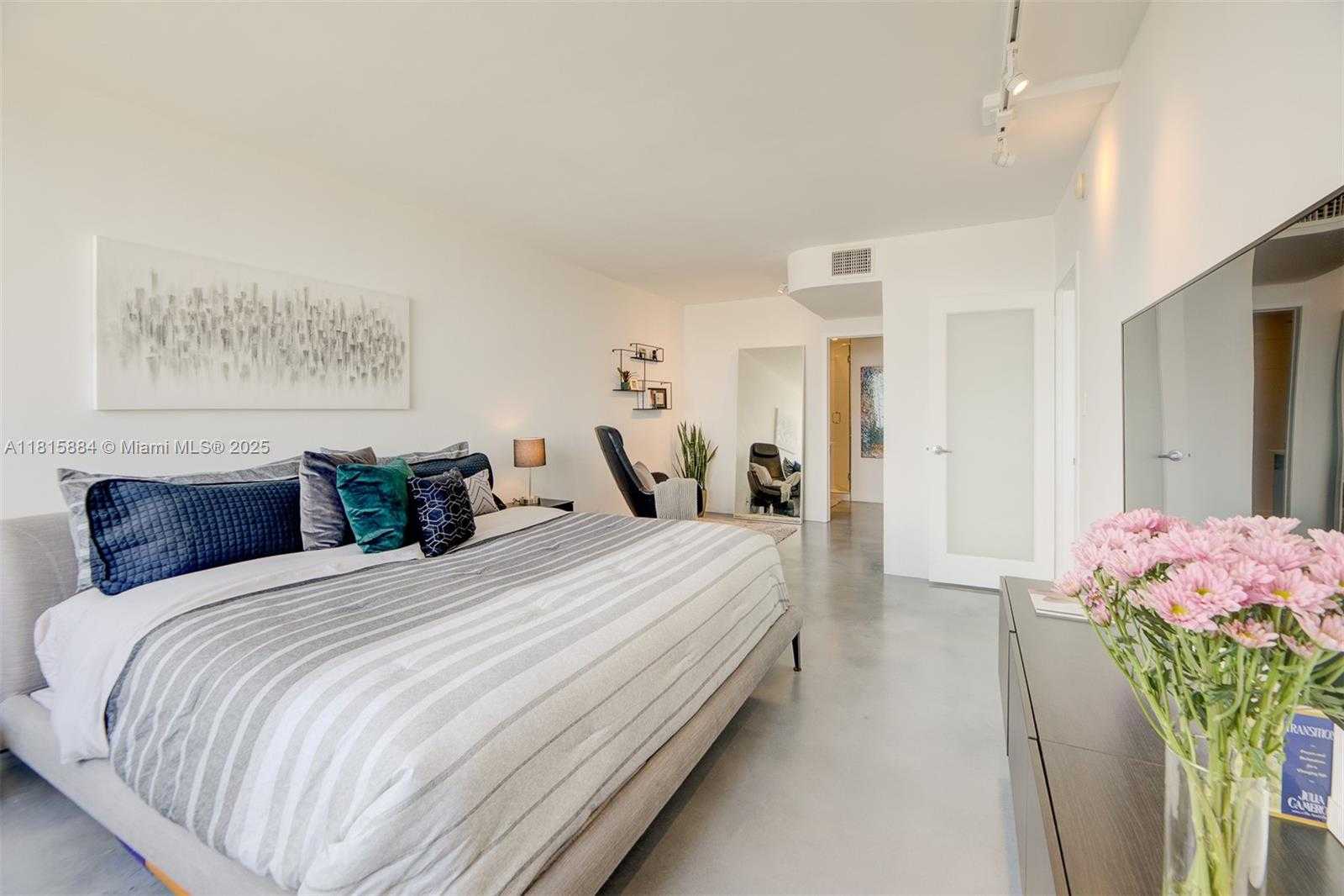 Small Image of 1000 WEST AVE #1510, Miami Beach Number 13