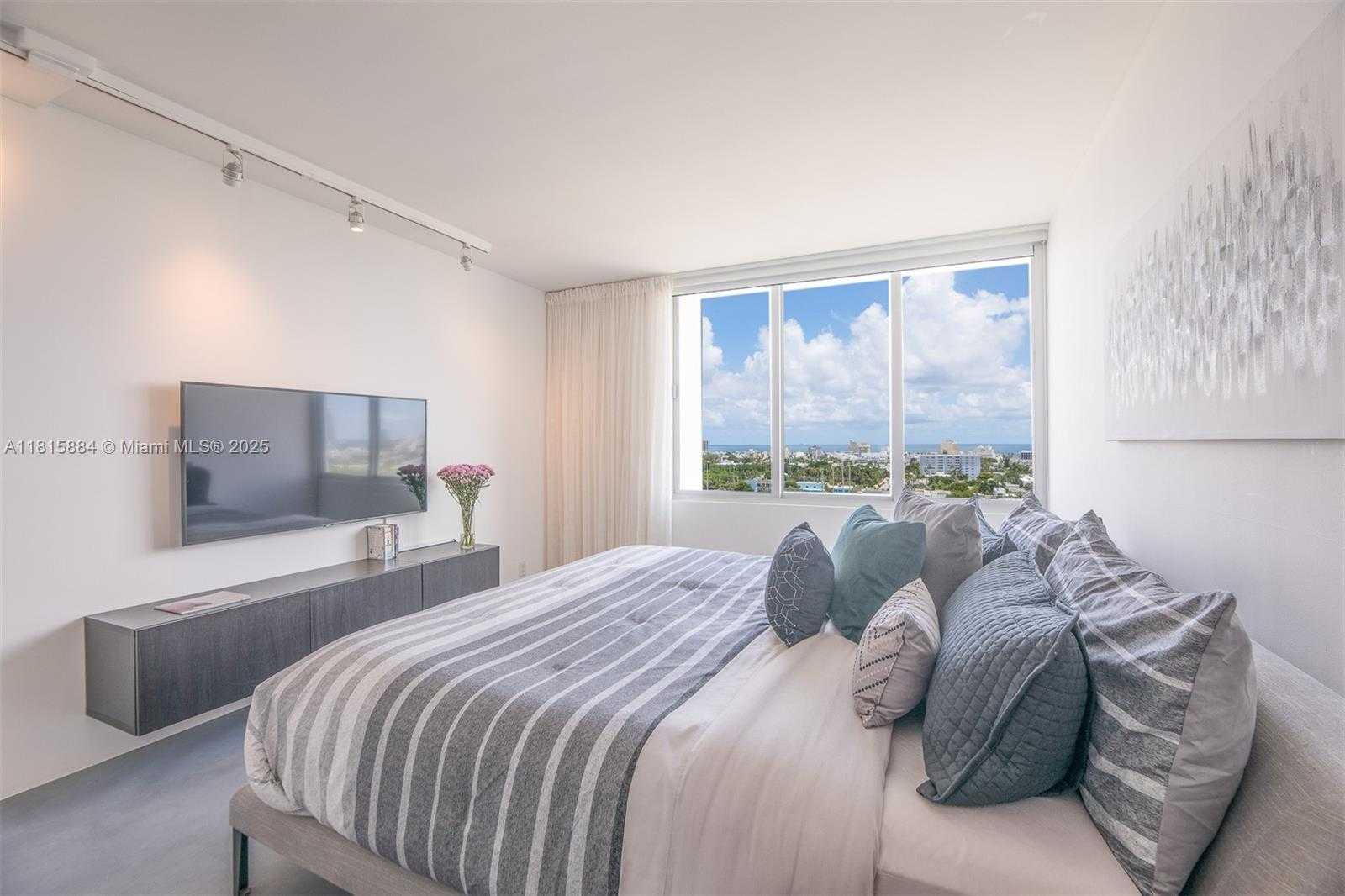 Small Image of 1000 WEST AVE #1510, Miami Beach Number 15