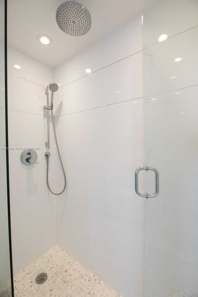 Small Image of 1000 WEST AVE #1510, Miami Beach Number 19