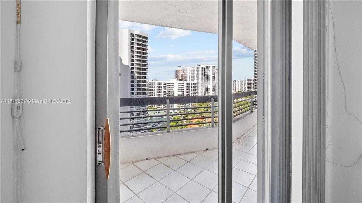 Small Image of 19195 NORTH EAST 36TH CT #2004, Aventura Number 24