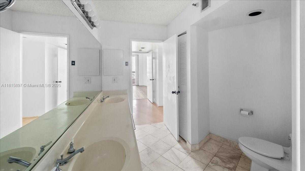 Small Image of 19195 NORTH EAST 36TH CT #2004, Aventura Number 26