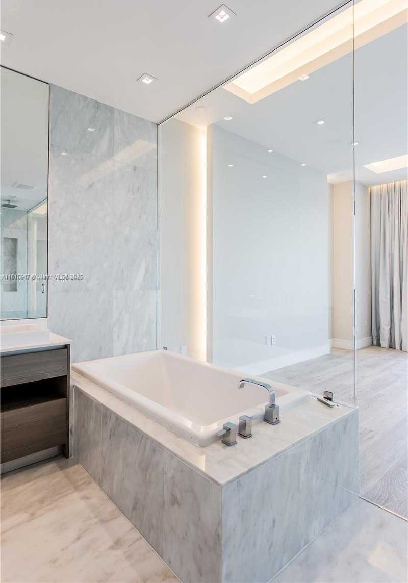 Small Image of 460 NORTH EAST 28TH ST #4203, Miami Number 13
