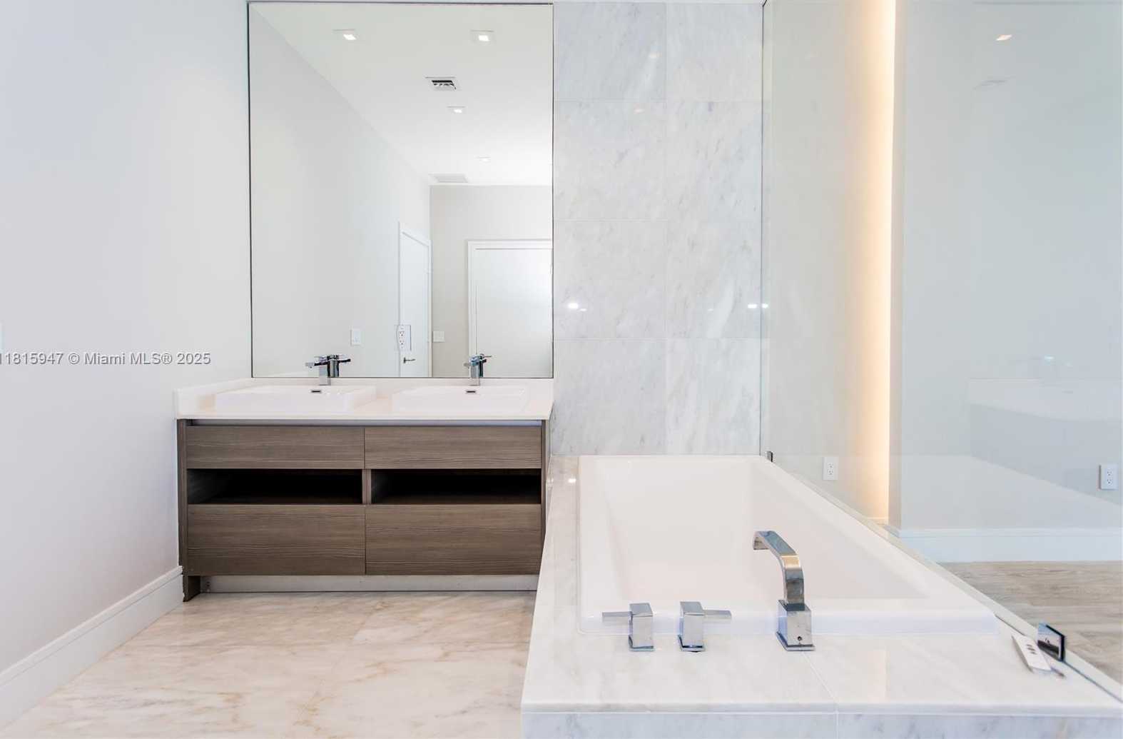 Small Image of 460 NORTH EAST 28TH ST #4203, Miami Number 15