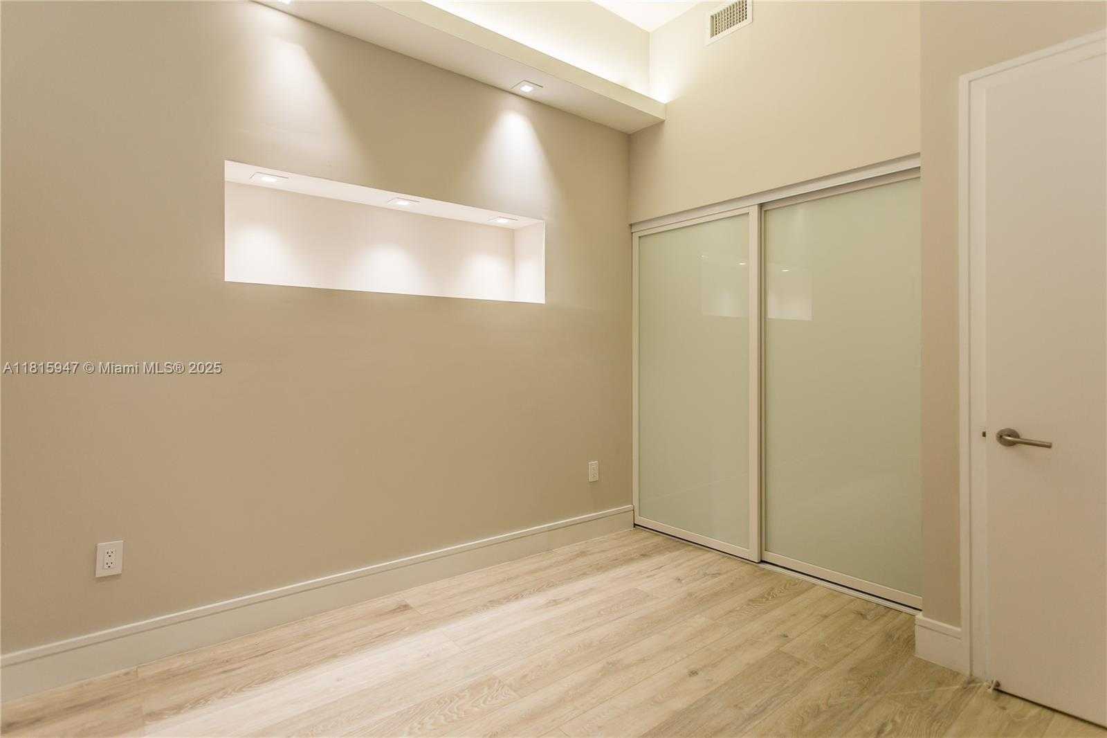 Small Image of 460 NORTH EAST 28TH ST #4203, Miami Number 24