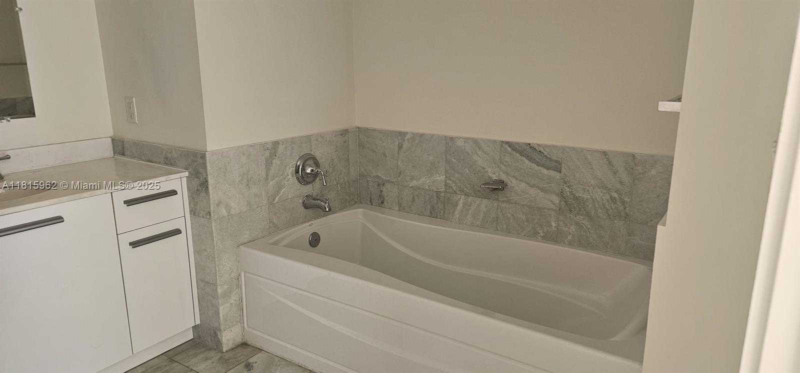 Small Image of 1060 BRICKELL AVE #3417, Miami Number 28