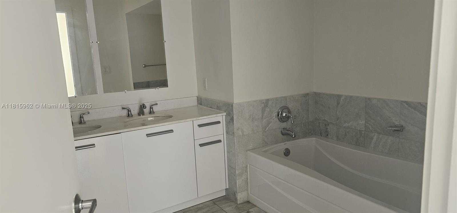 Small Image of 1060 BRICKELL AVE #3417, Miami Number 31
