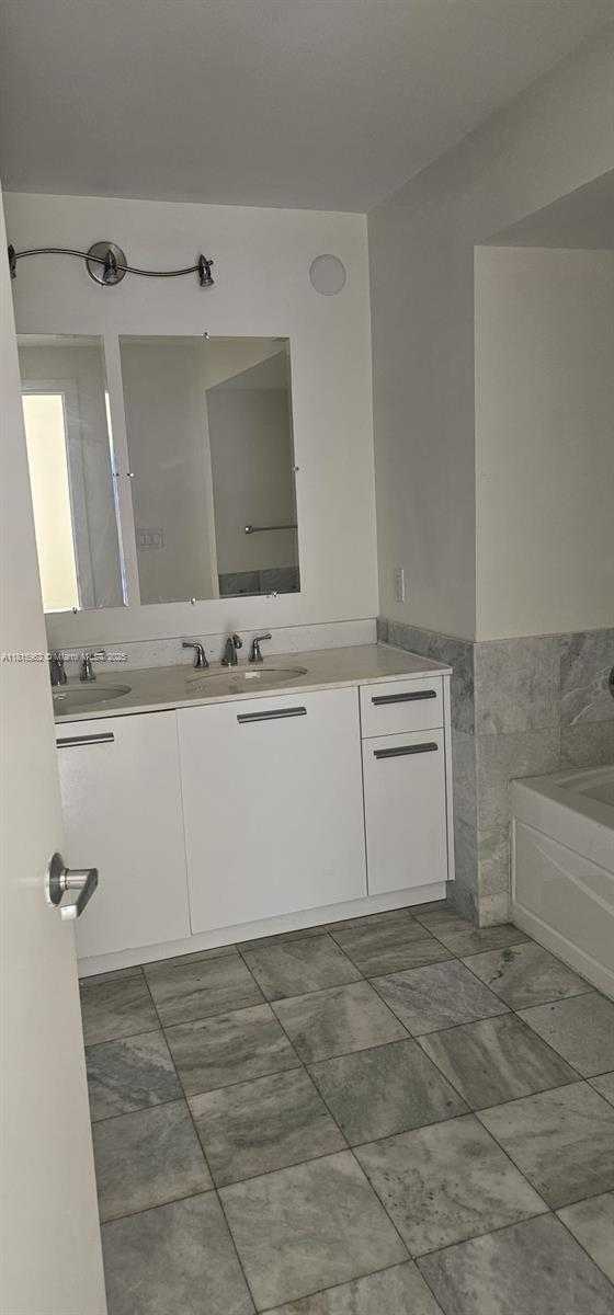 Small Image of 1060 BRICKELL AVE #3417, Miami Number 34