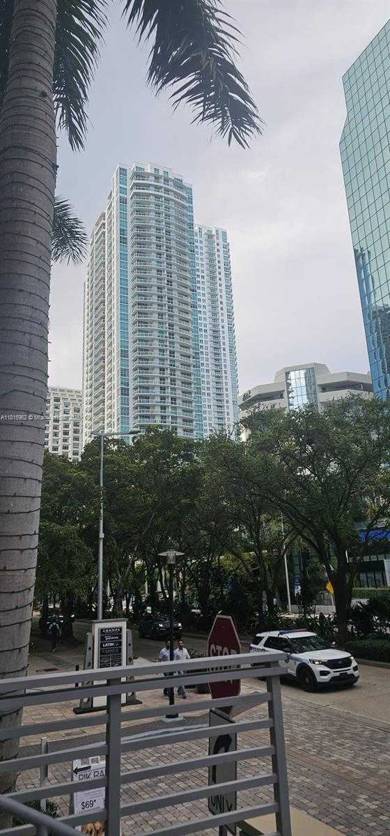 Small Image of 1060 BRICKELL AVE #3417, Miami Number 4
