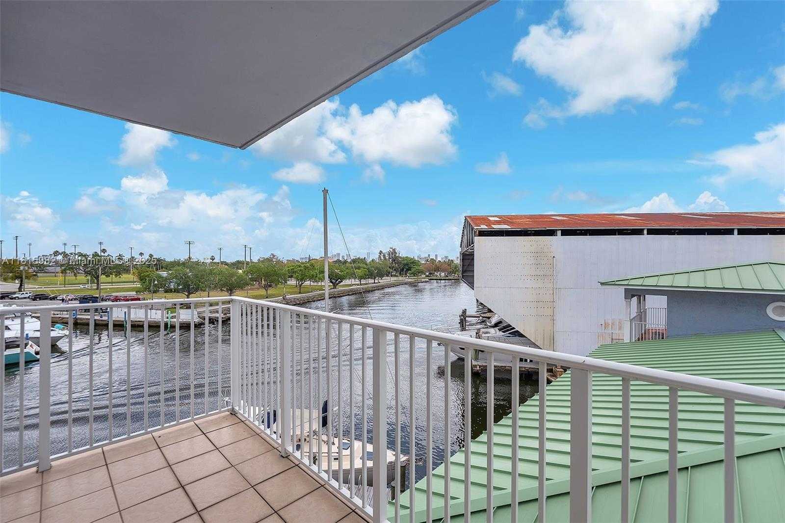 Small Image of 2415 NORTH WEST 16TH ST RD #412-1, Miami Number 18