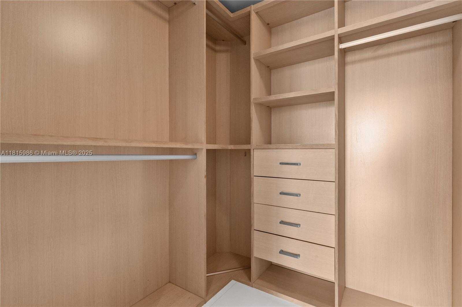 Small Image of 900 BISCAYNE BLVD #2408, Miami Number 27