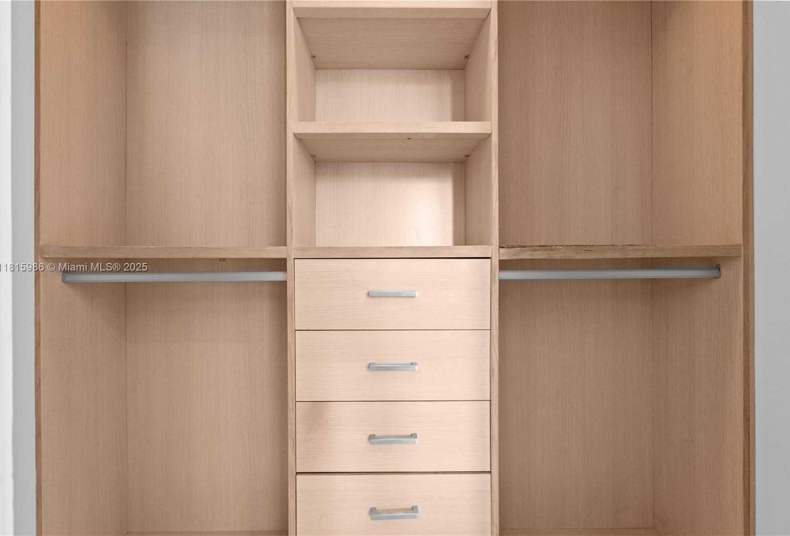 Small Image of 900 BISCAYNE BLVD #2408, Miami Number 31