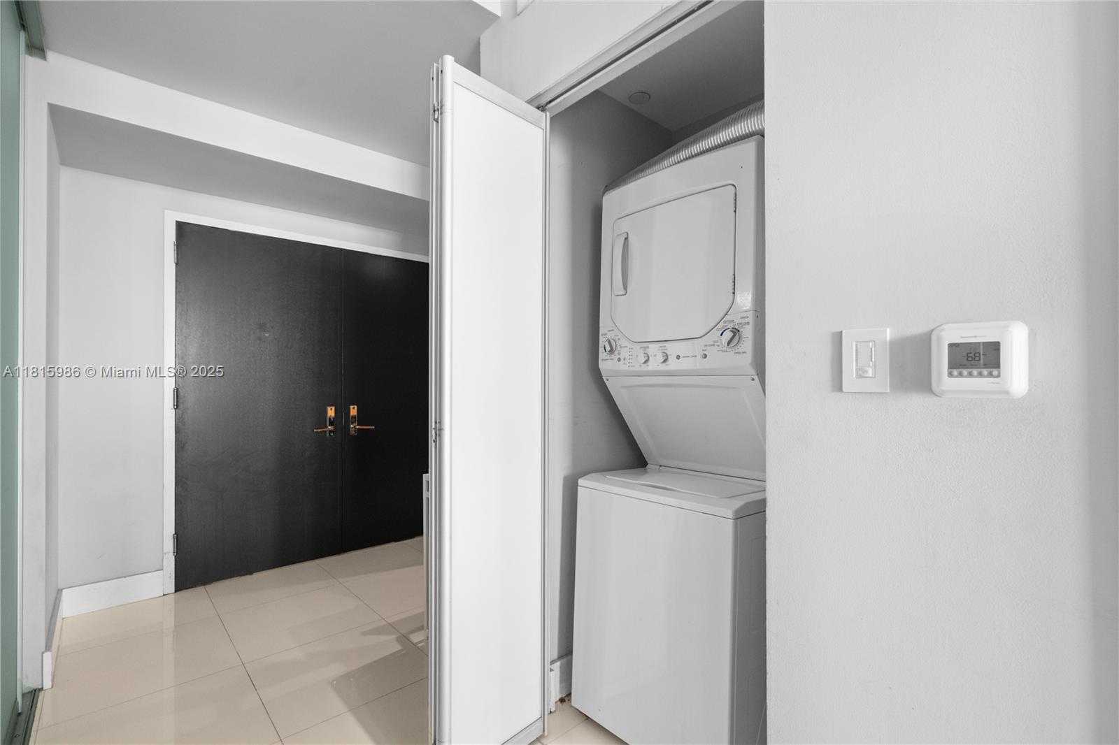 Small Image of 900 BISCAYNE BLVD #2408, Miami Number 35