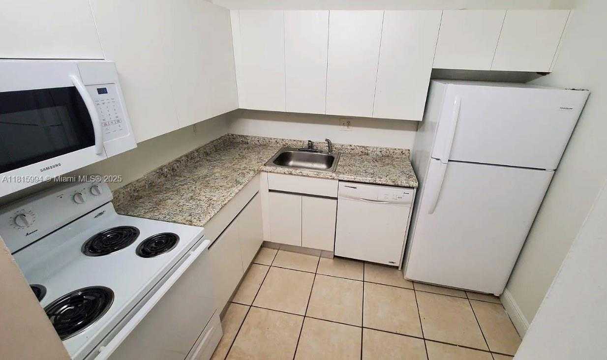 Small Image of 5241 GENEVA WAY #108, Doral Number 3