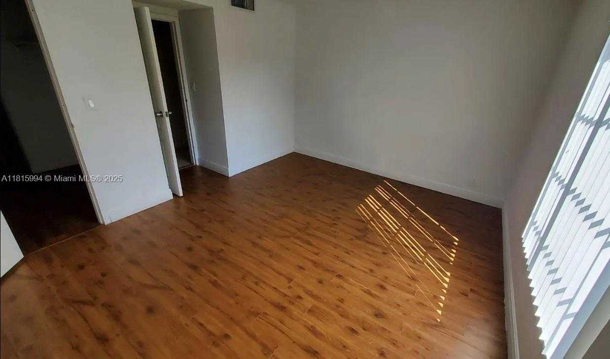 Small Image of 5241 GENEVA WAY #108, Doral Number 8