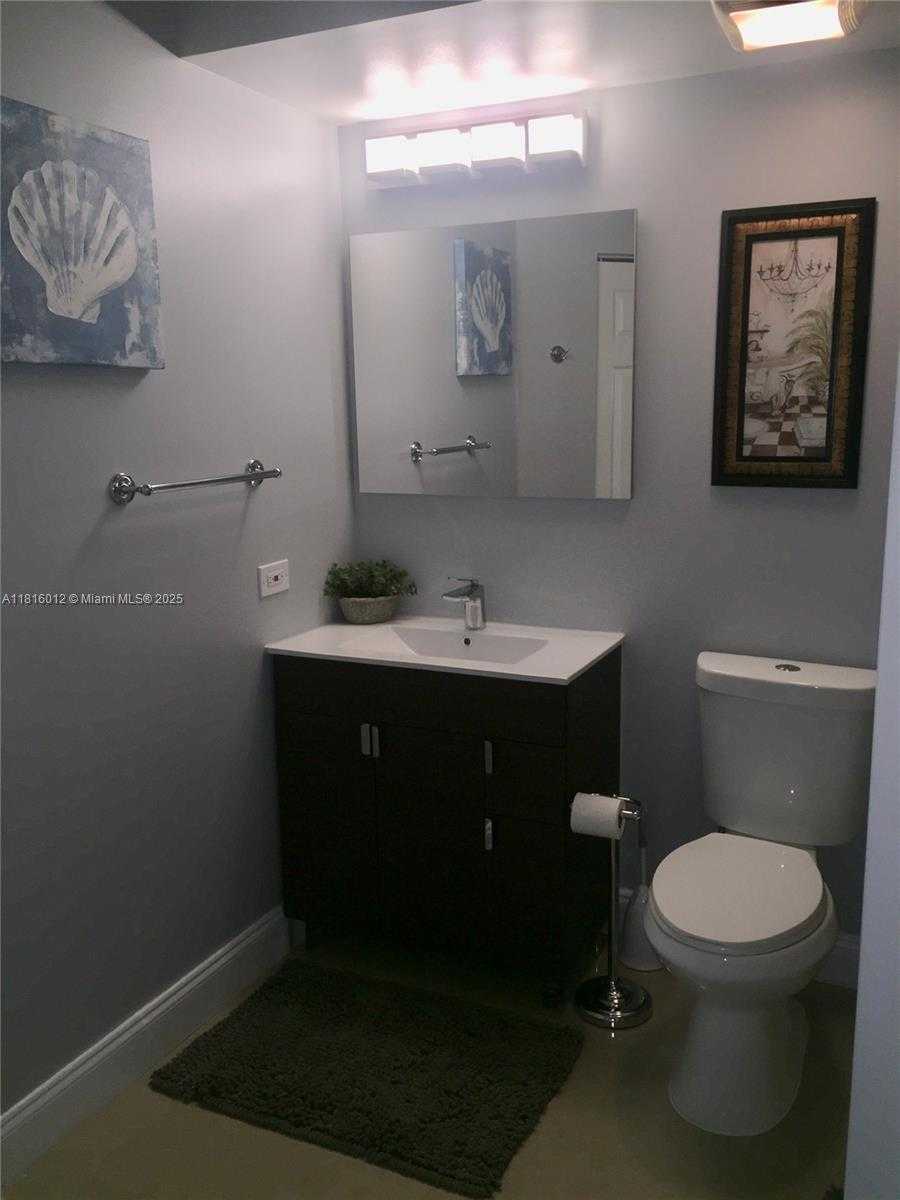 Small Image of 17145 NORTH BAY RD #4611, Sunny Isles Beach Number 12