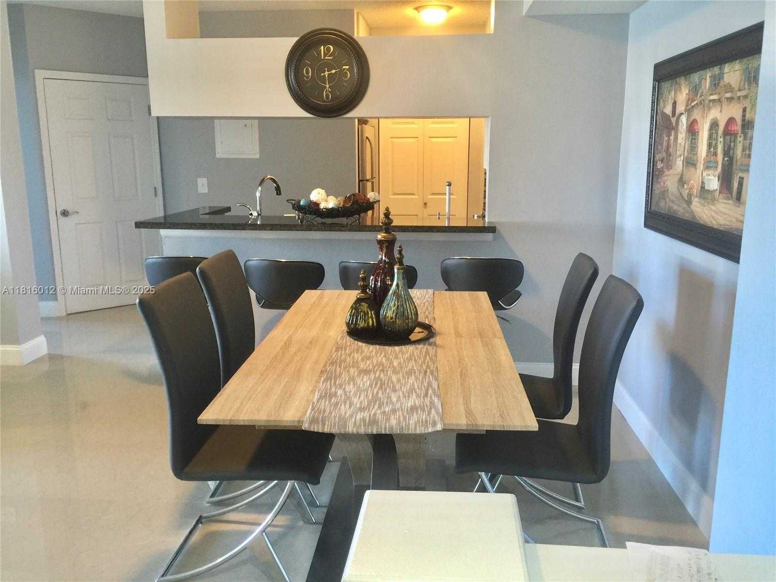 Small Image of 17145 NORTH BAY RD #4611, Sunny Isles Beach Number 2