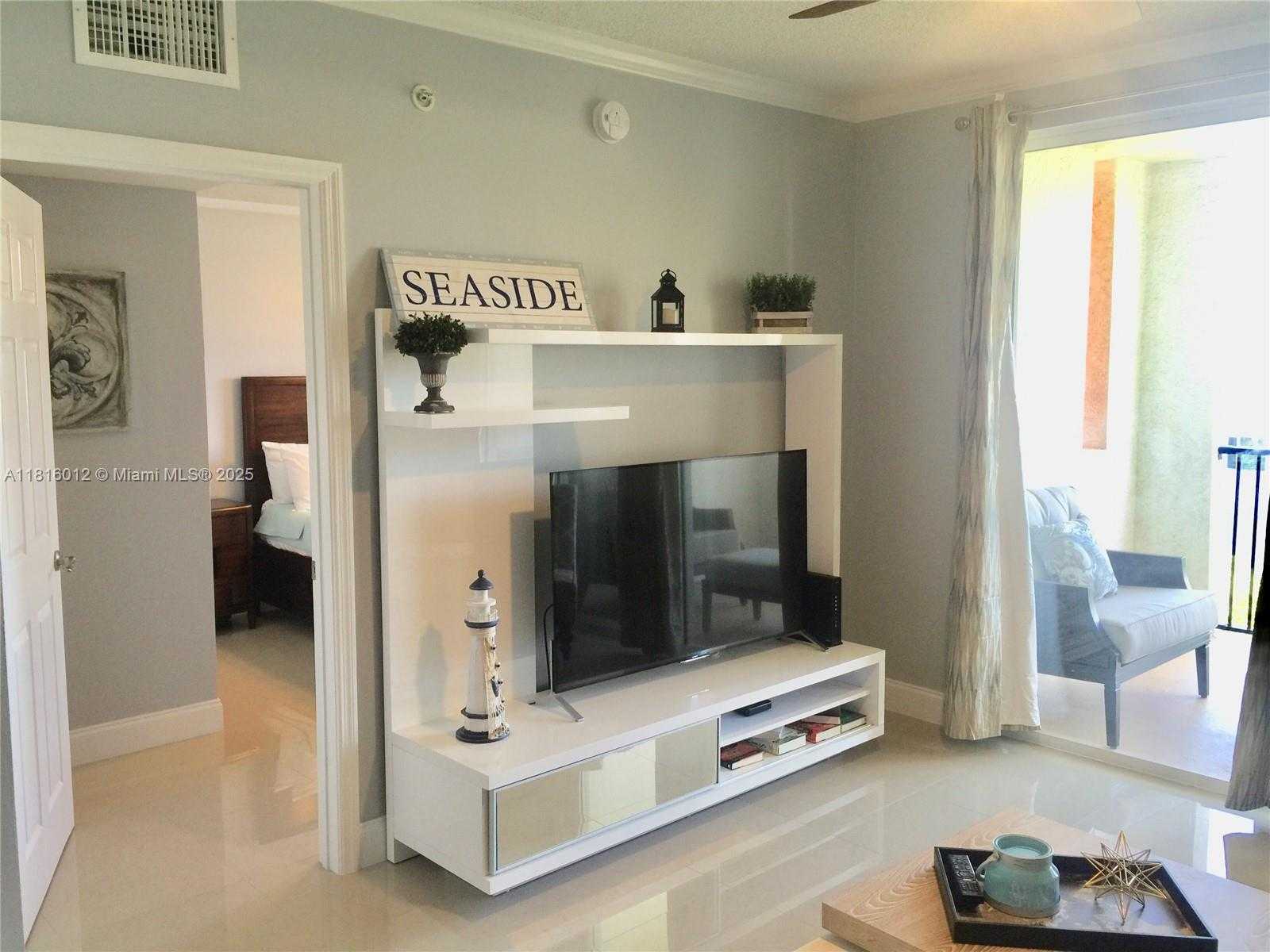 Small Image of 17145 NORTH BAY RD #4611, Sunny Isles Beach Number 4