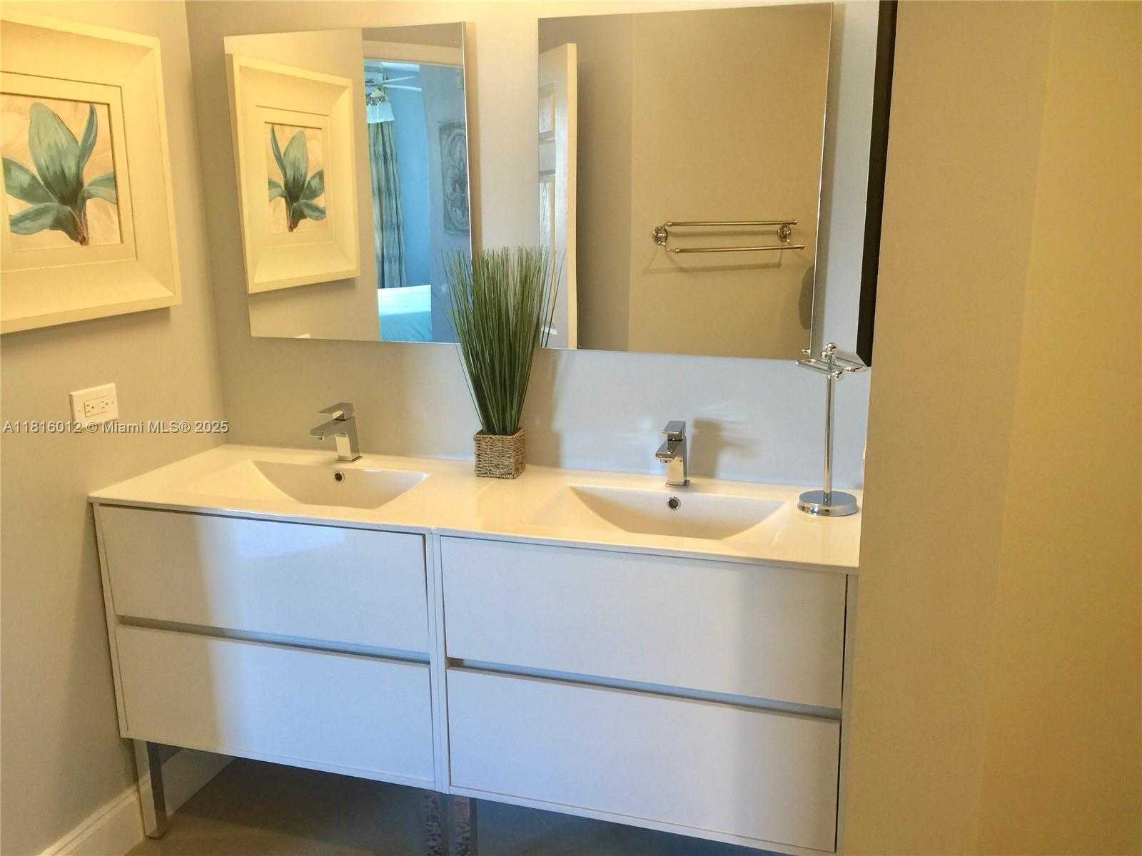 Small Image of 17145 NORTH BAY RD #4611, Sunny Isles Beach Number 8