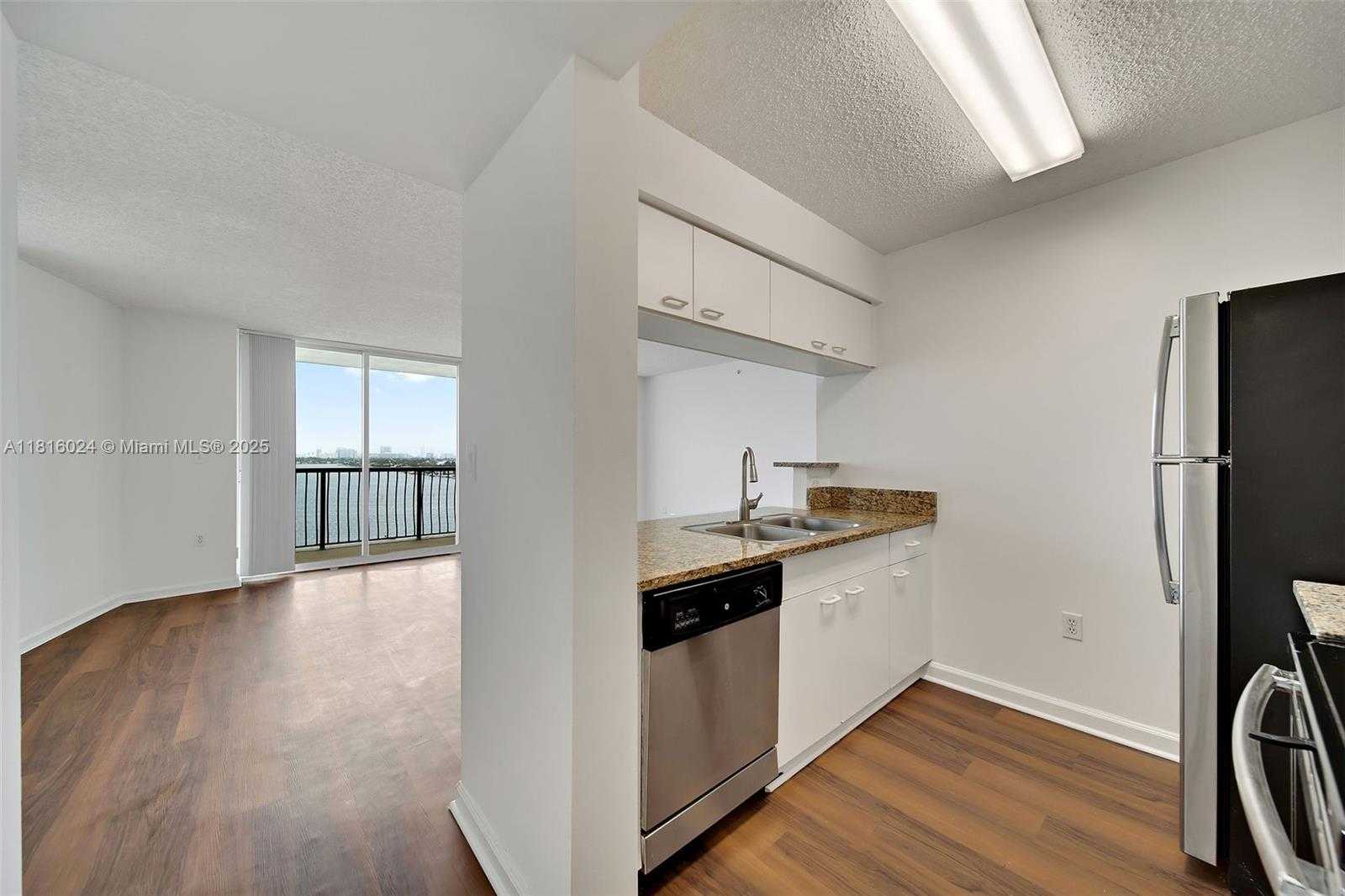 Small Image of 1756 NORTH BAYSHORE DR #14A, Miami Number 3