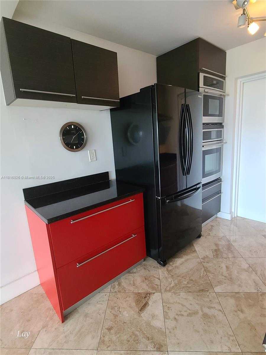 Small Image of 16850 SOUTH GLADES DR #7F, North Miami Beach Number 3