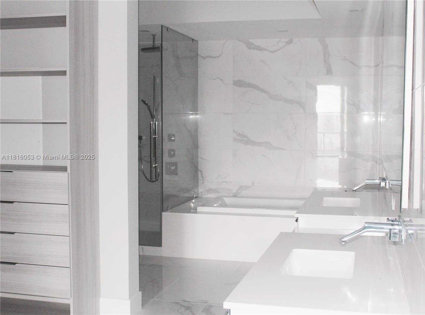 Small Image of Aventura Number 11