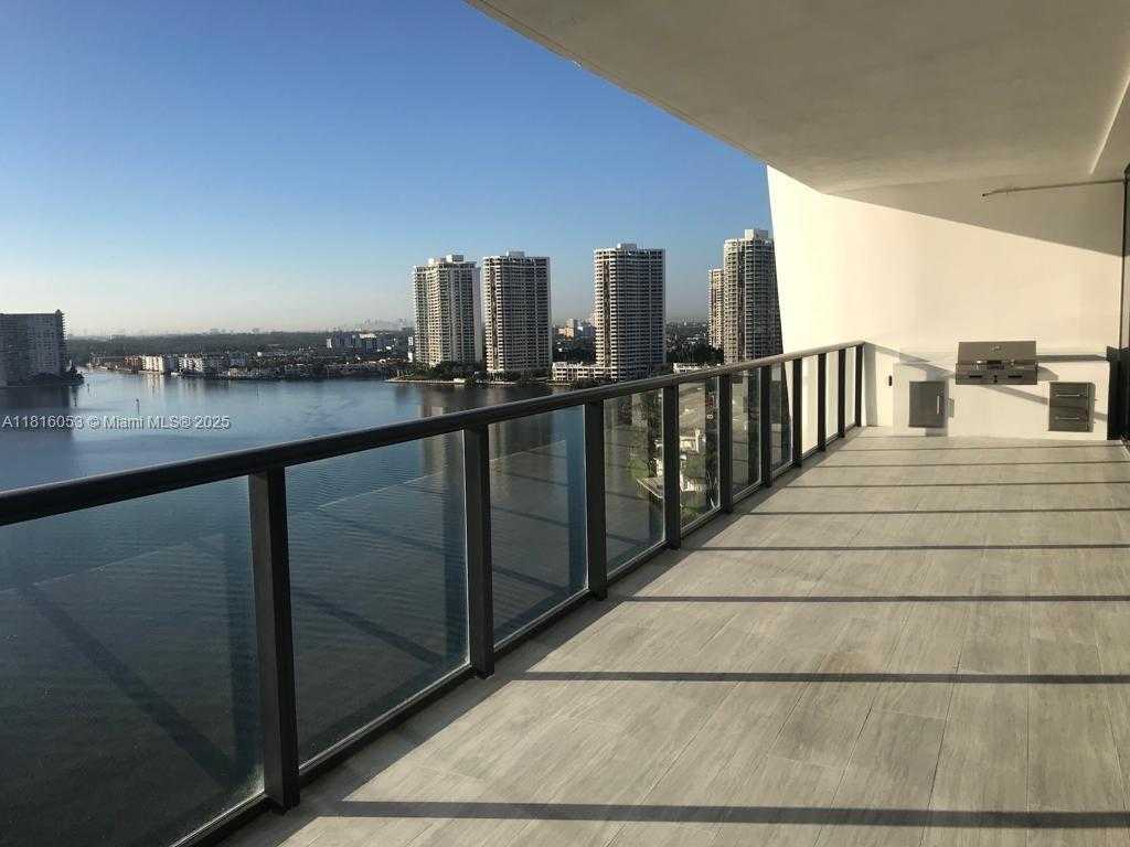 Small Image of Aventura Number 14