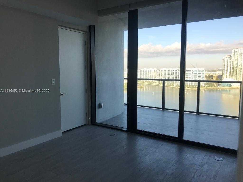 Small Image of Aventura Number 15