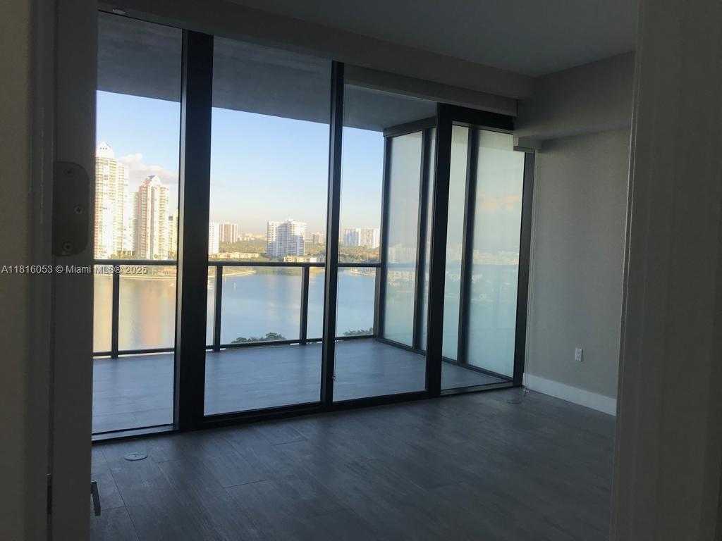 Small Image of Aventura Number 20