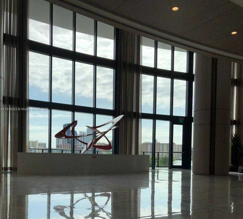 Small Image of Aventura Number 26
