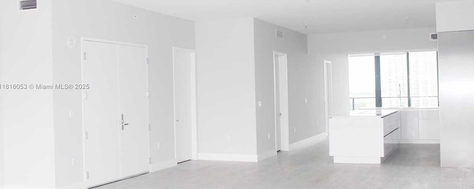 Small Image of Aventura Number 3