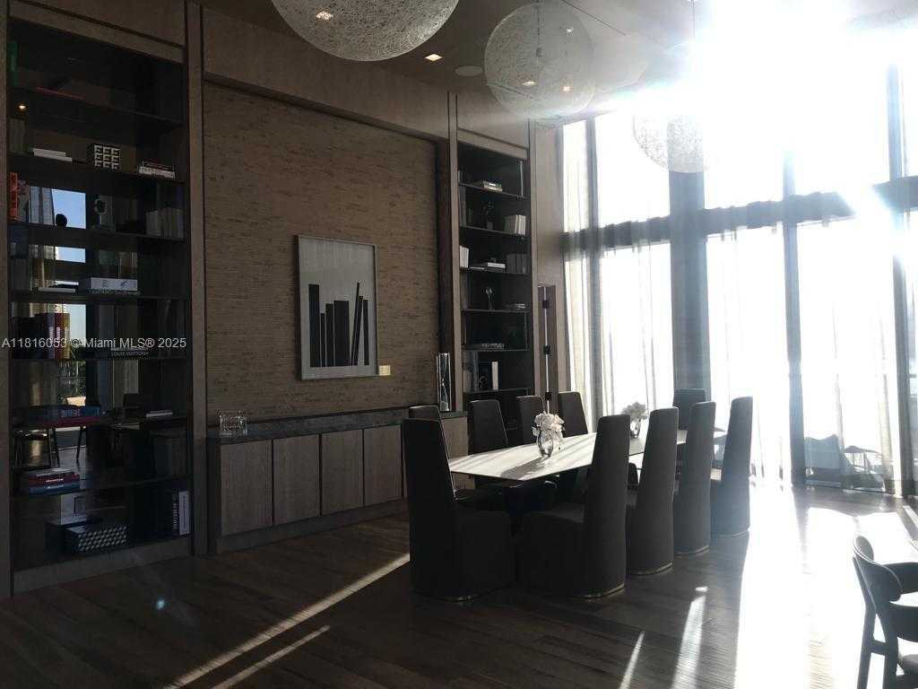 Small Image of Aventura Number 30