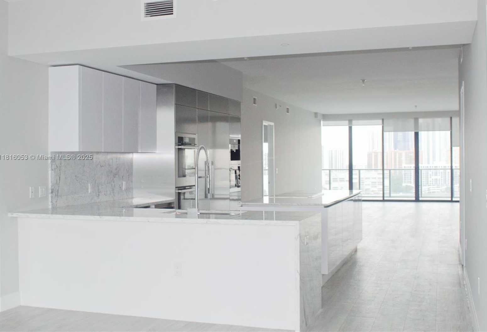 Small Image of Aventura Number 4