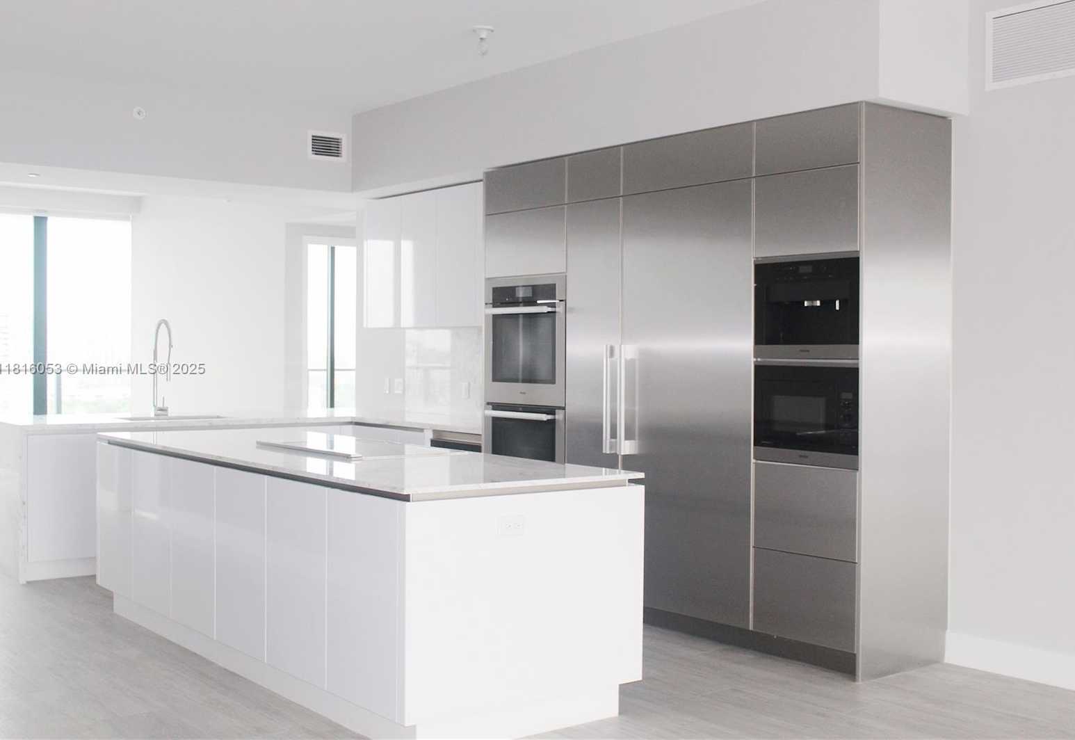 Small Image of Aventura Number 5