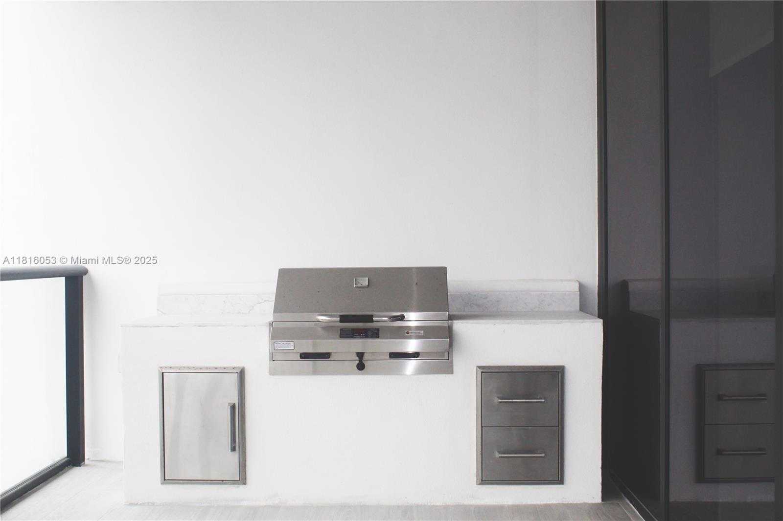 Small Image of Aventura Number 9