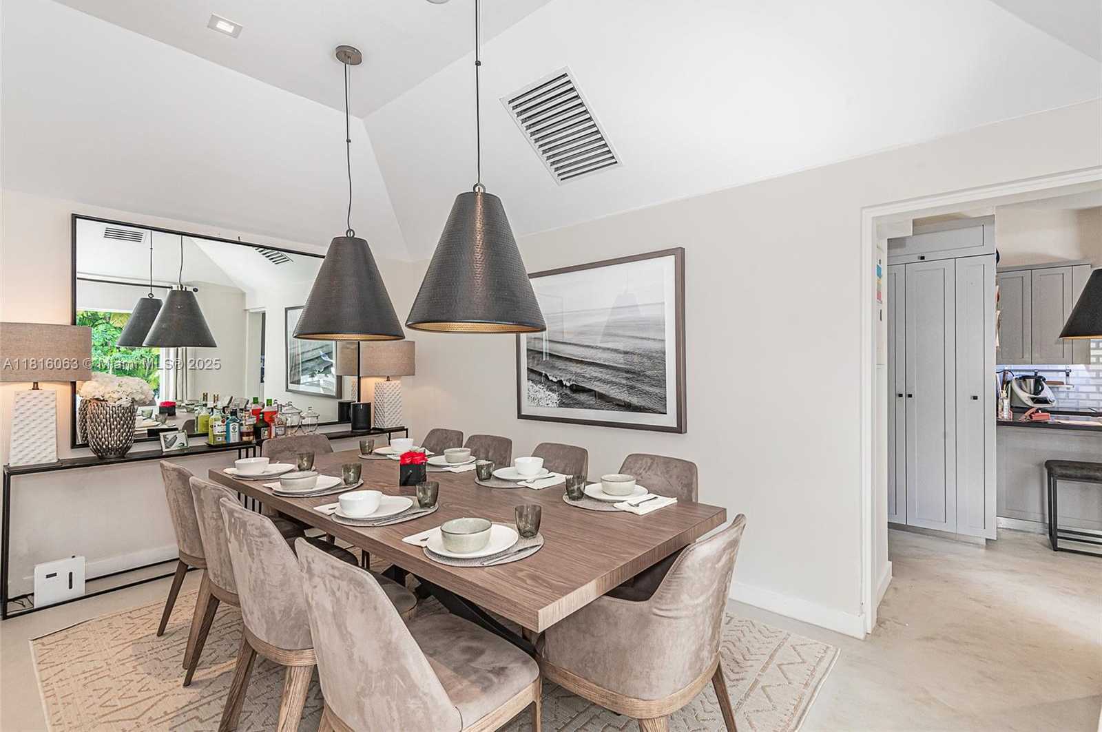Small Image of 375 HARBOR CT #., Key Biscayne Number 11