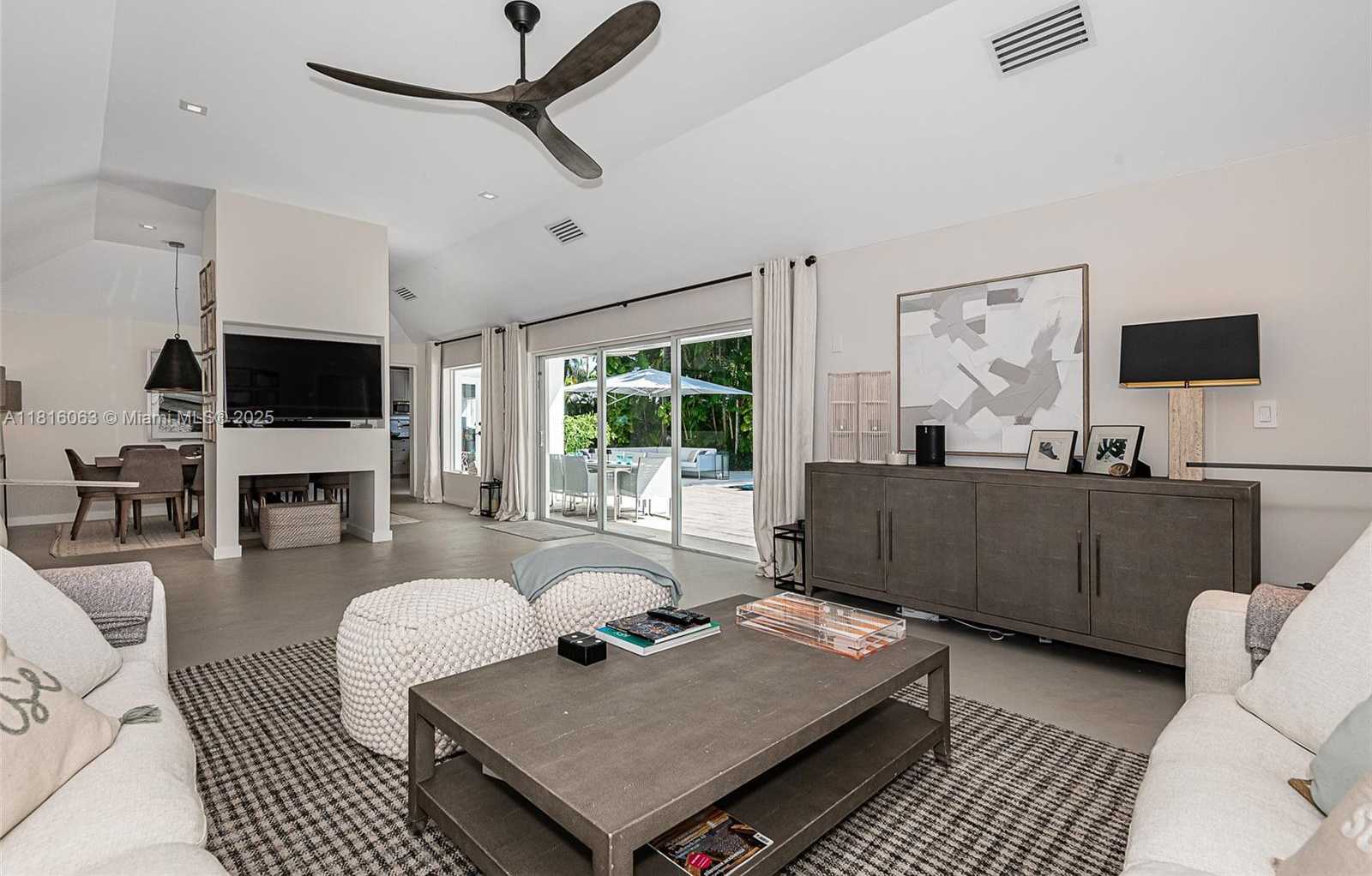 Small Image of 375 HARBOR CT #., Key Biscayne Number 13