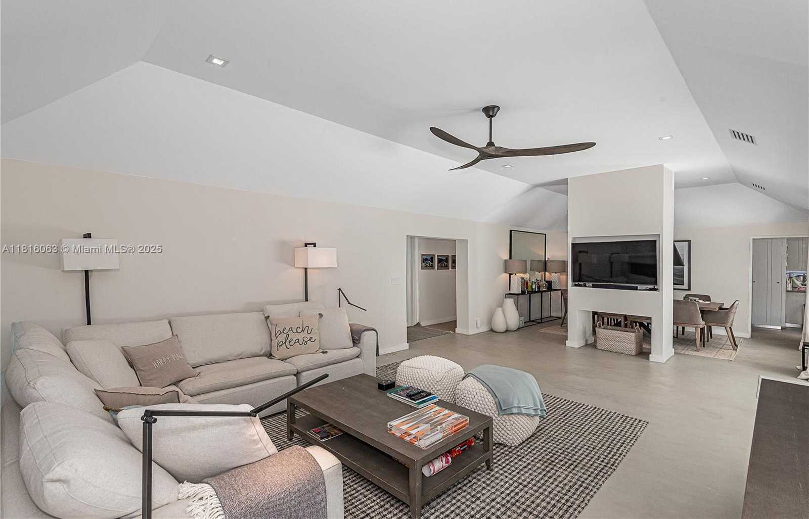 Small Image of 375 HARBOR CT #., Key Biscayne Number 14