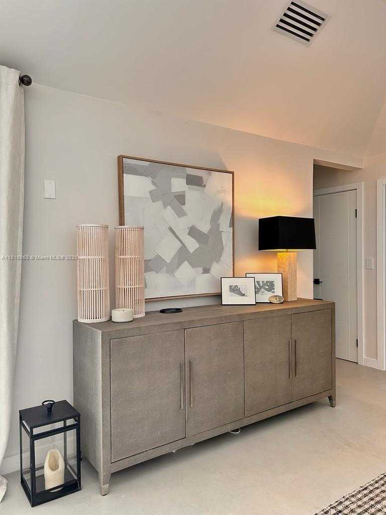 Small Image of 375 HARBOR CT #., Key Biscayne Number 15
