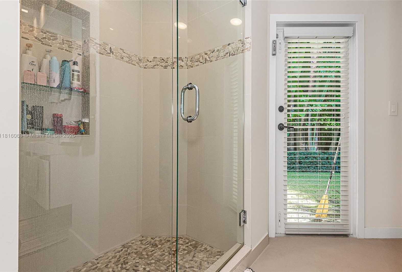 Small Image of 375 HARBOR CT #., Key Biscayne Number 23