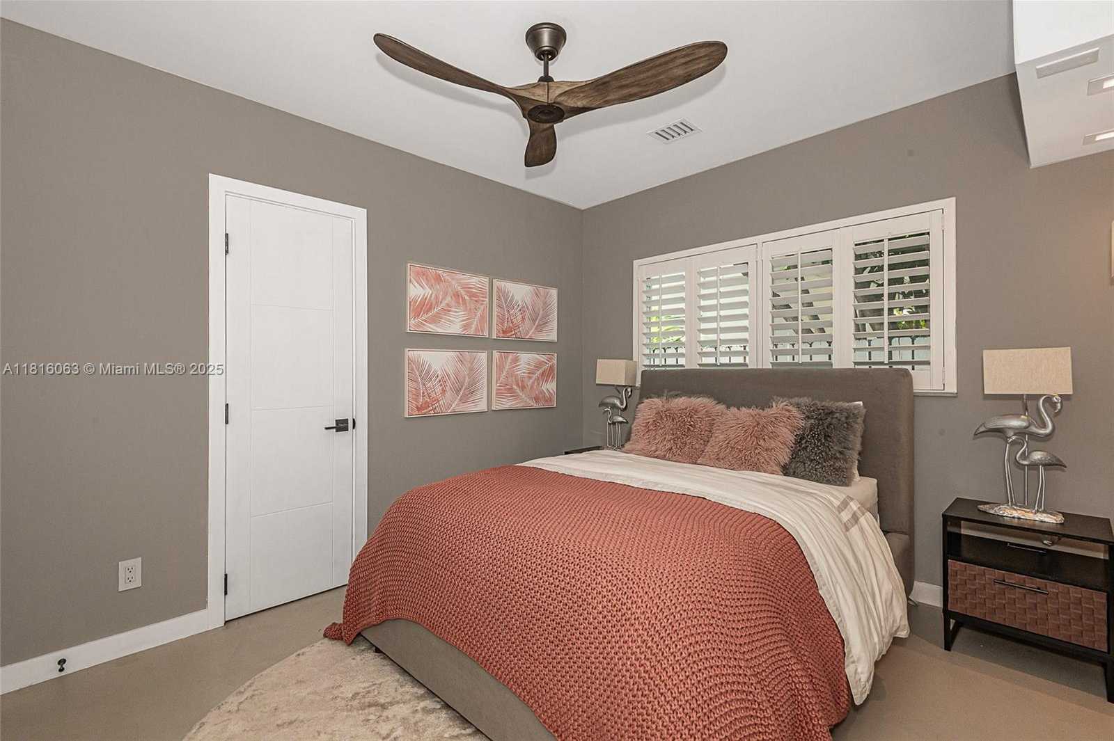 Small Image of 375 HARBOR CT #., Key Biscayne Number 24