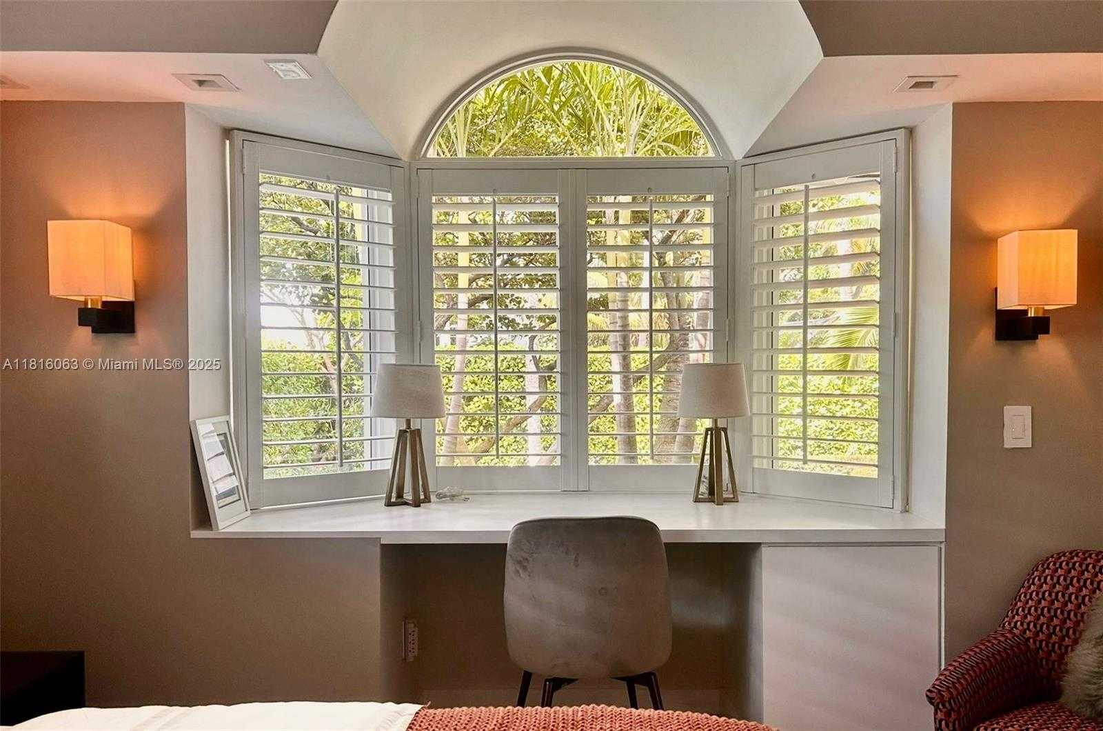 Small Image of 375 HARBOR CT #., Key Biscayne Number 26