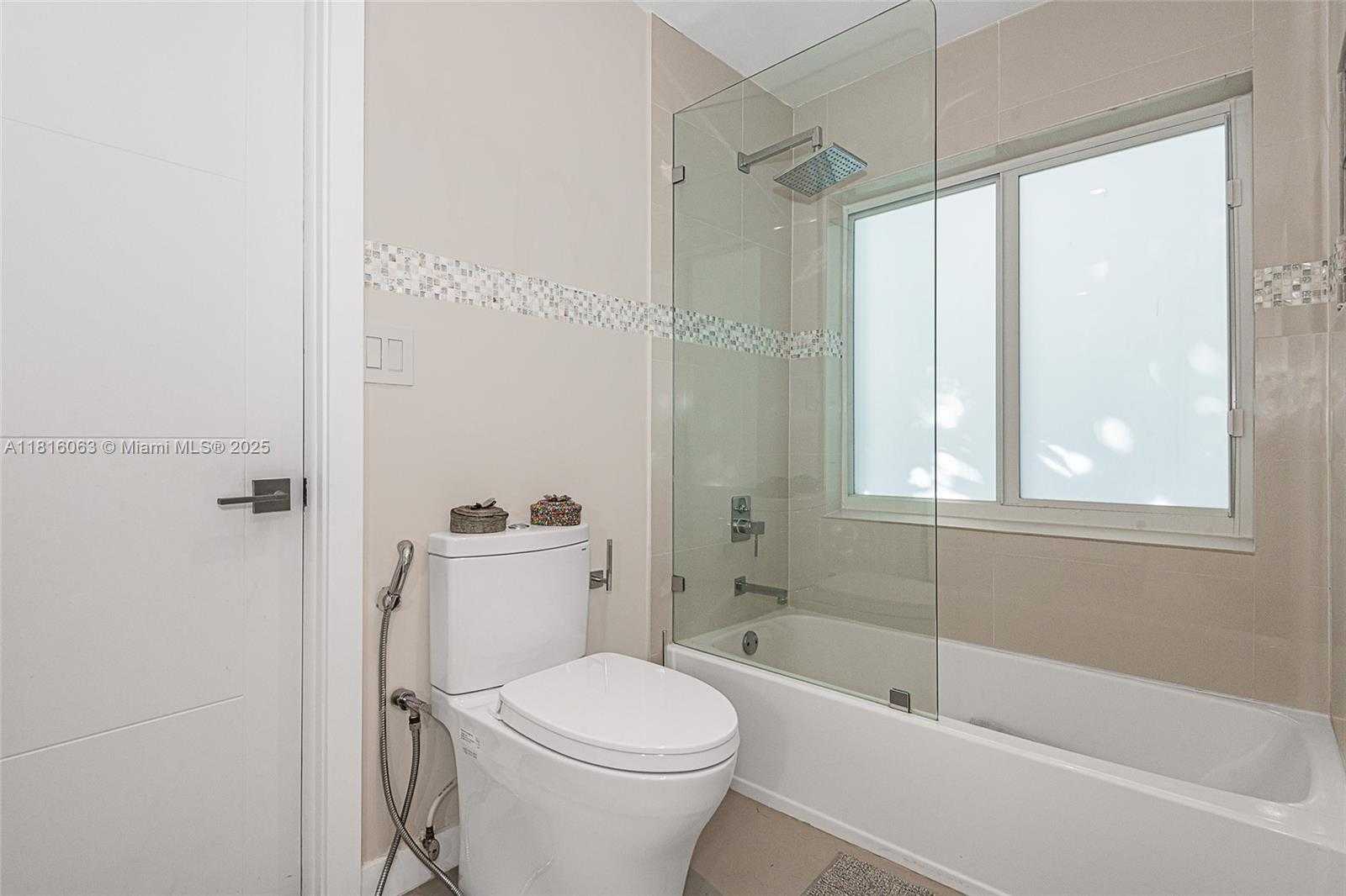 Small Image of 375 HARBOR CT #., Key Biscayne Number 27