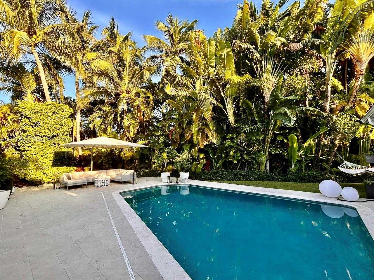 Small Image of 375 HARBOR CT #., Key Biscayne Number 3