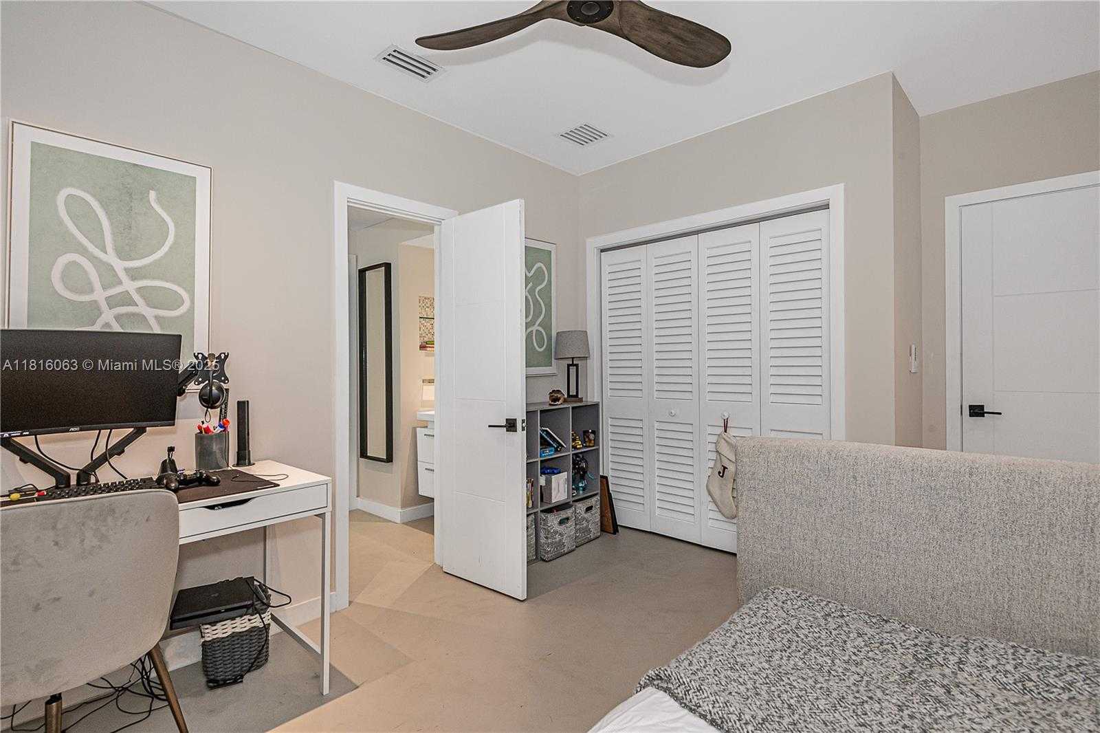 Small Image of 375 HARBOR CT #., Key Biscayne Number 30