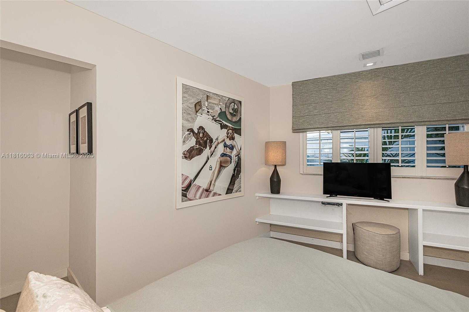 Small Image of 375 HARBOR CT #., Key Biscayne Number 34