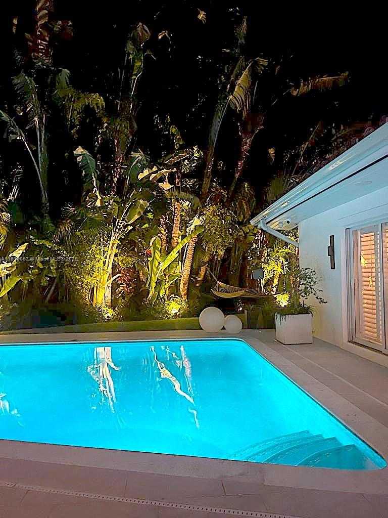 Small Image of 375 HARBOR CT #., Key Biscayne Number 41