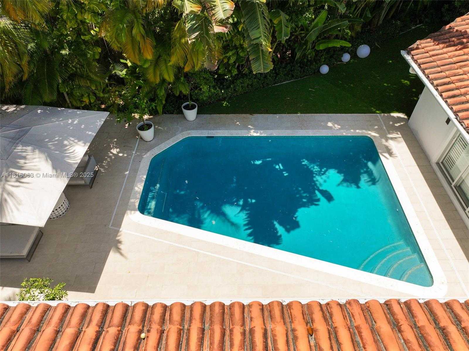 Small Image of 375 HARBOR CT #., Key Biscayne Number 44
