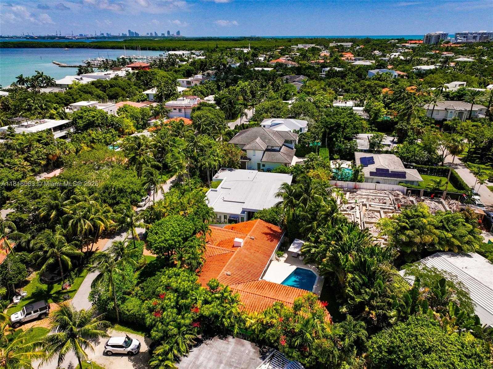 Small Image of 375 HARBOR CT #., Key Biscayne Number 48