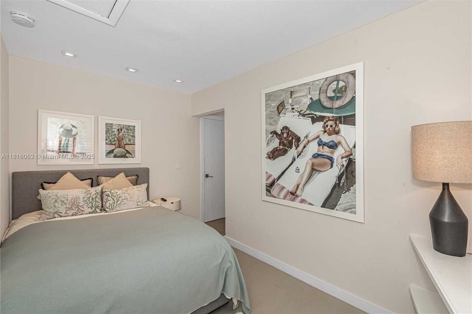 Small Image of 375 HARBOR CT #., Key Biscayne Number 50