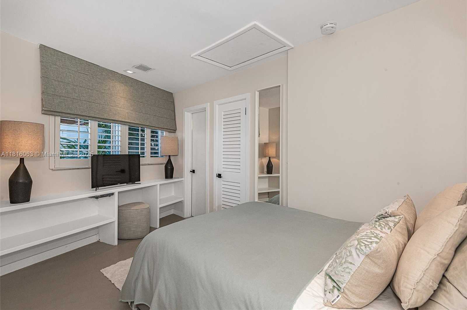 Small Image of 375 HARBOR CT #., Key Biscayne Number 52